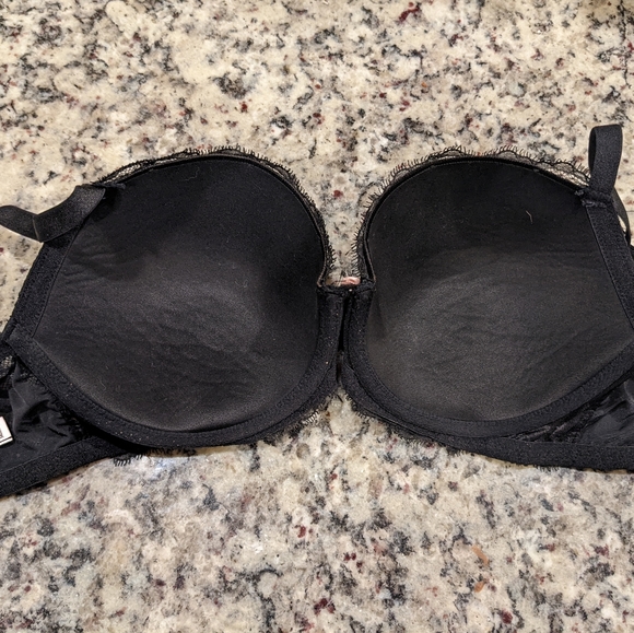 Black Victoria secret bra in 34DDD. - Picture 3 of 3